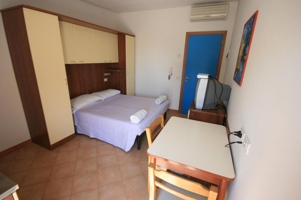 Residence Algarve Ріміні Екстер'єр фото