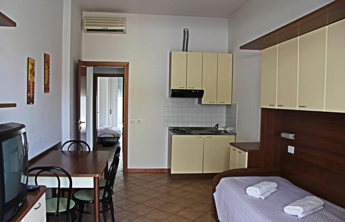 Residence Algarve Ріміні Екстер'єр фото