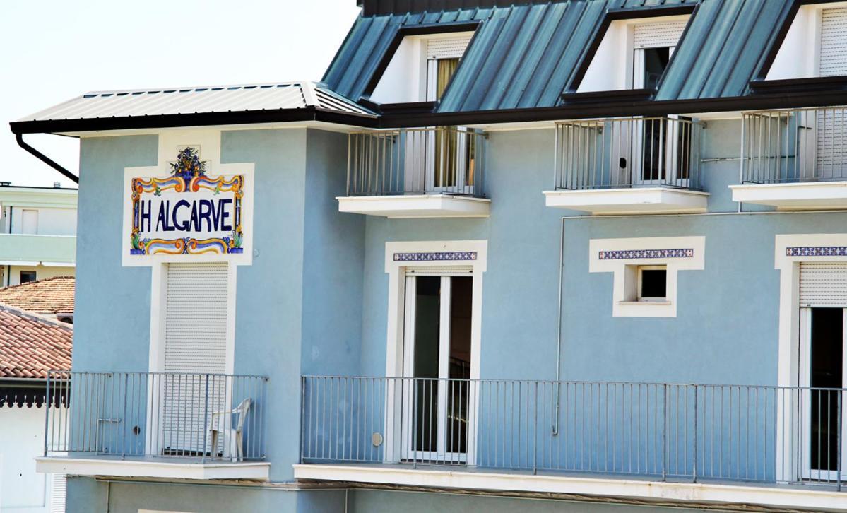 Residence Algarve Ріміні Екстер'єр фото
