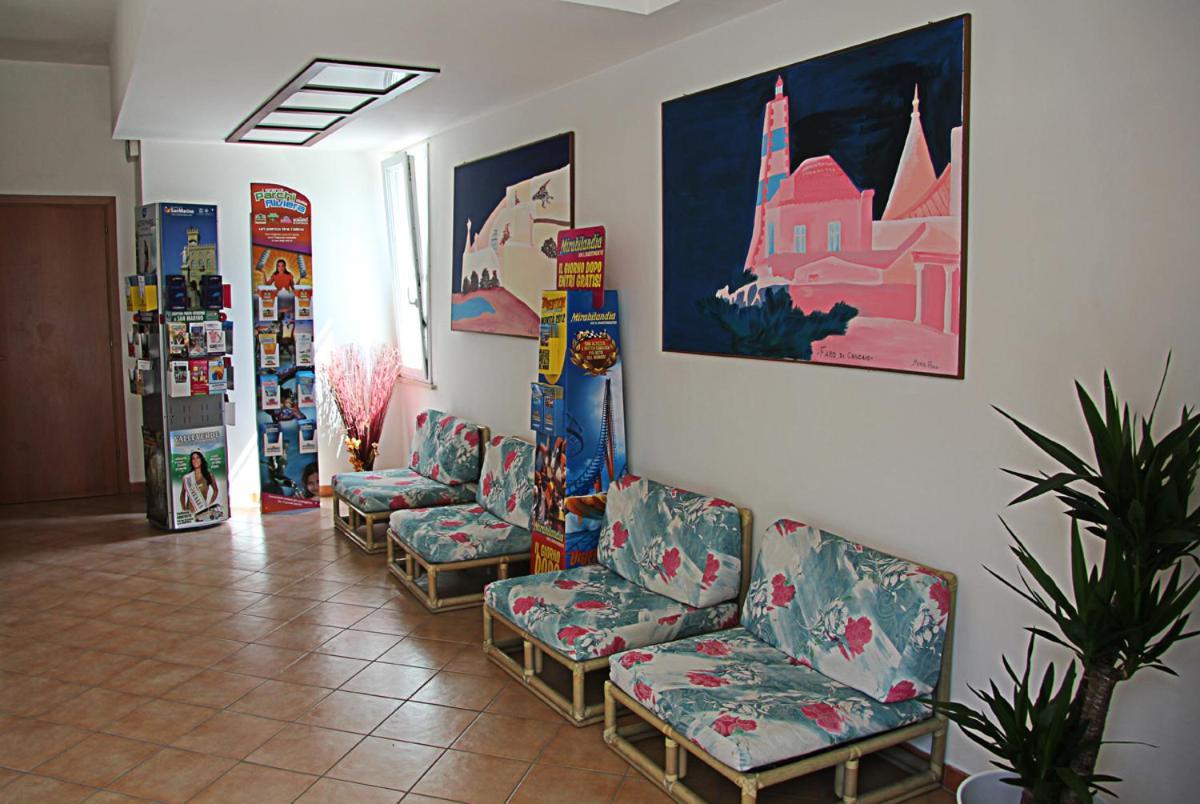 Residence Algarve Ріміні Екстер'єр фото