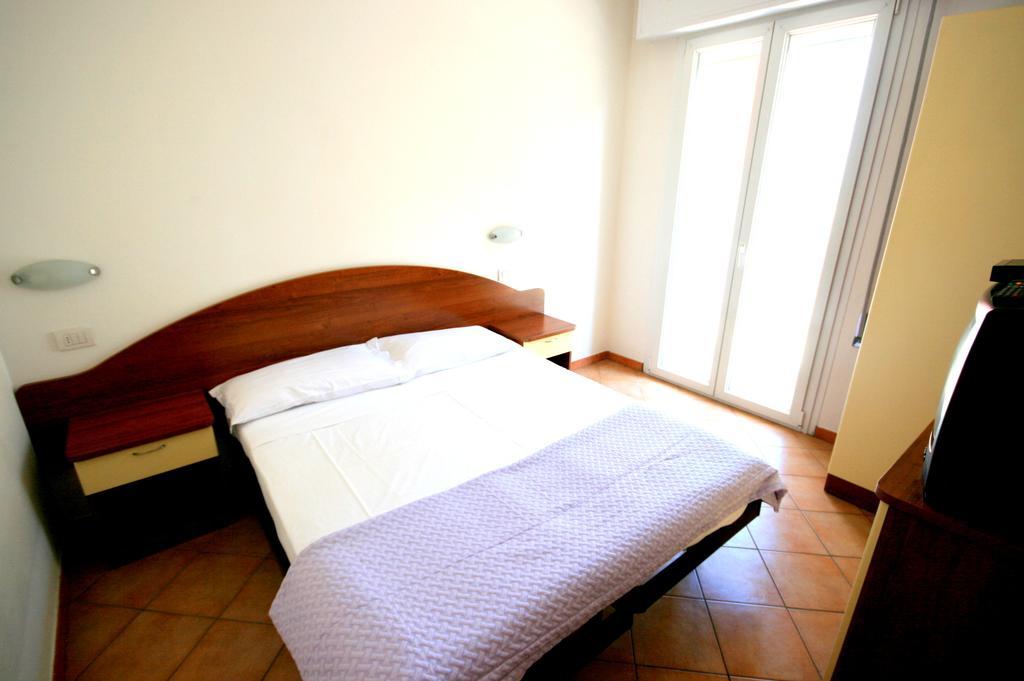 Residence Algarve Ріміні Екстер'єр фото