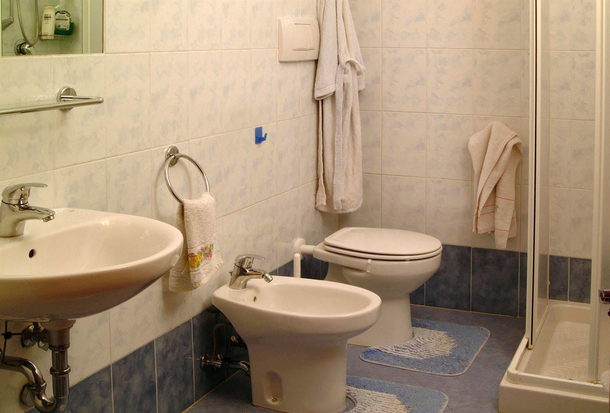 Residence Algarve Ріміні Екстер'єр фото
