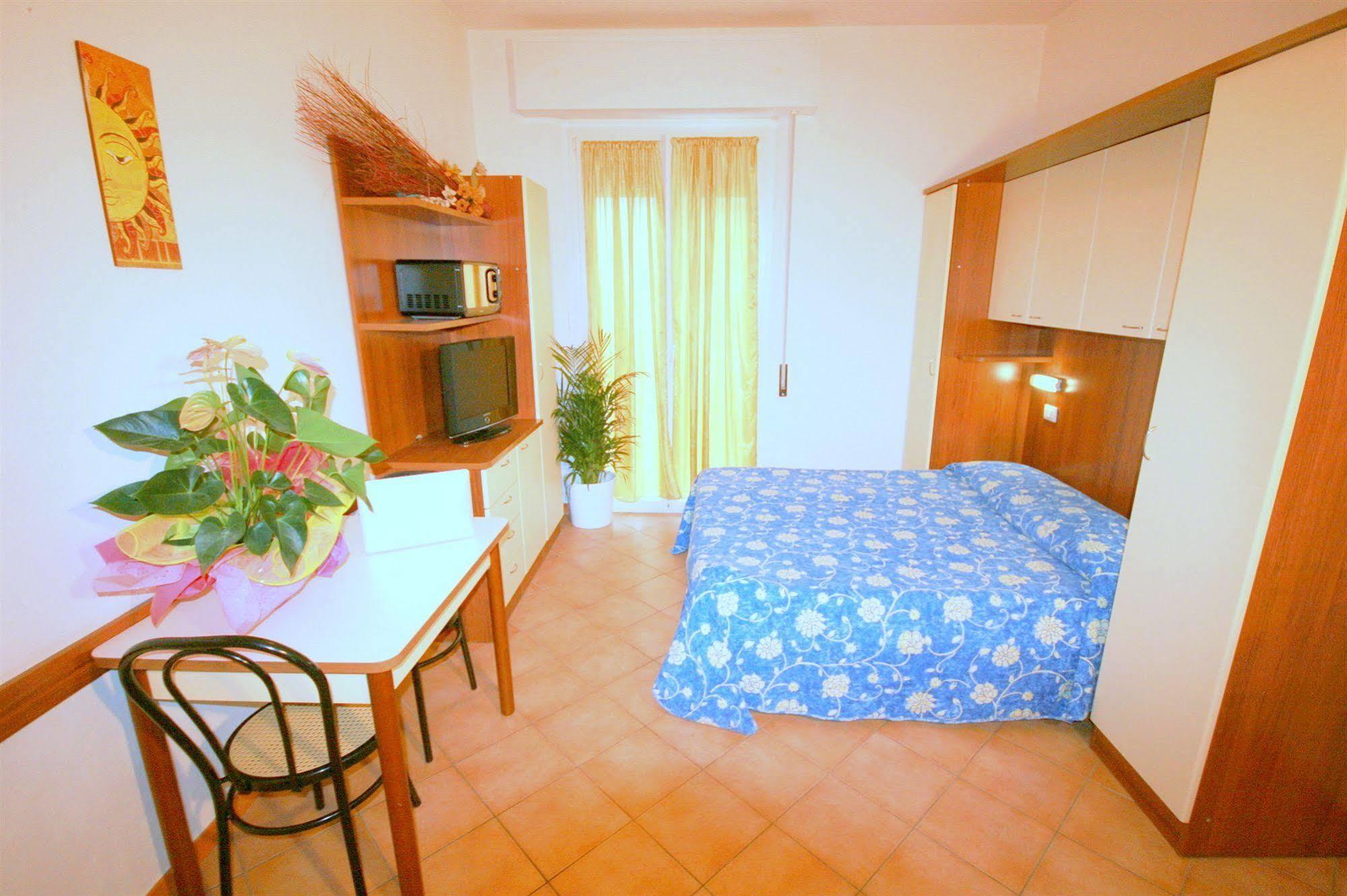 Residence Algarve Ріміні Екстер'єр фото