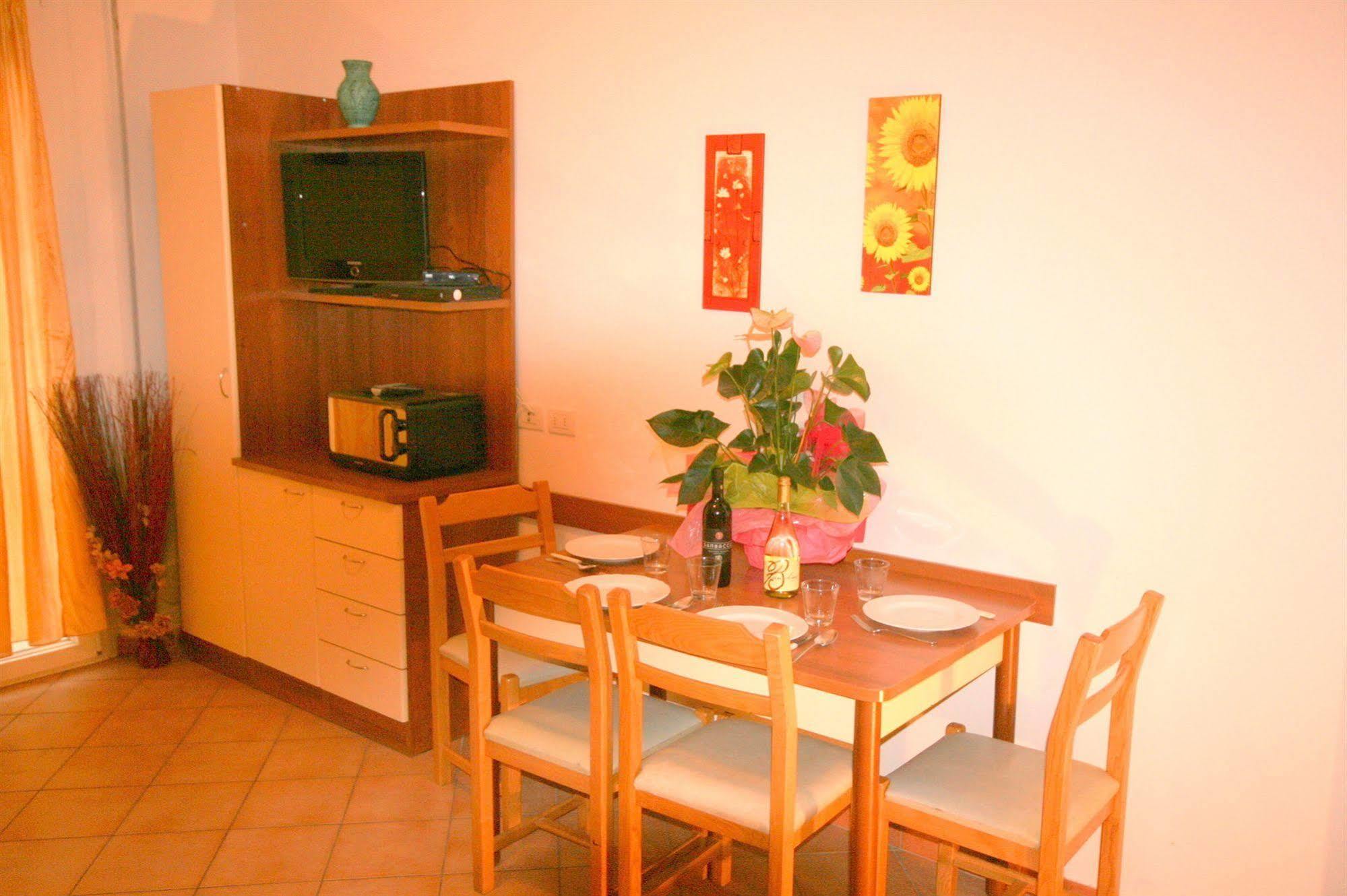 Residence Algarve Ріміні Екстер'єр фото