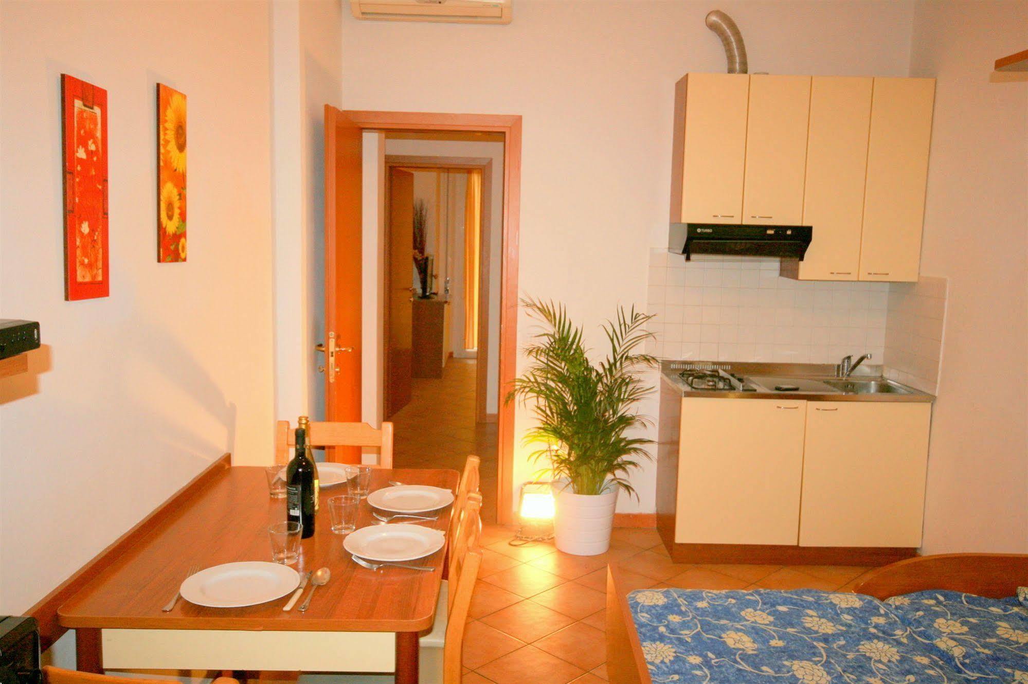 Residence Algarve Ріміні Екстер'єр фото