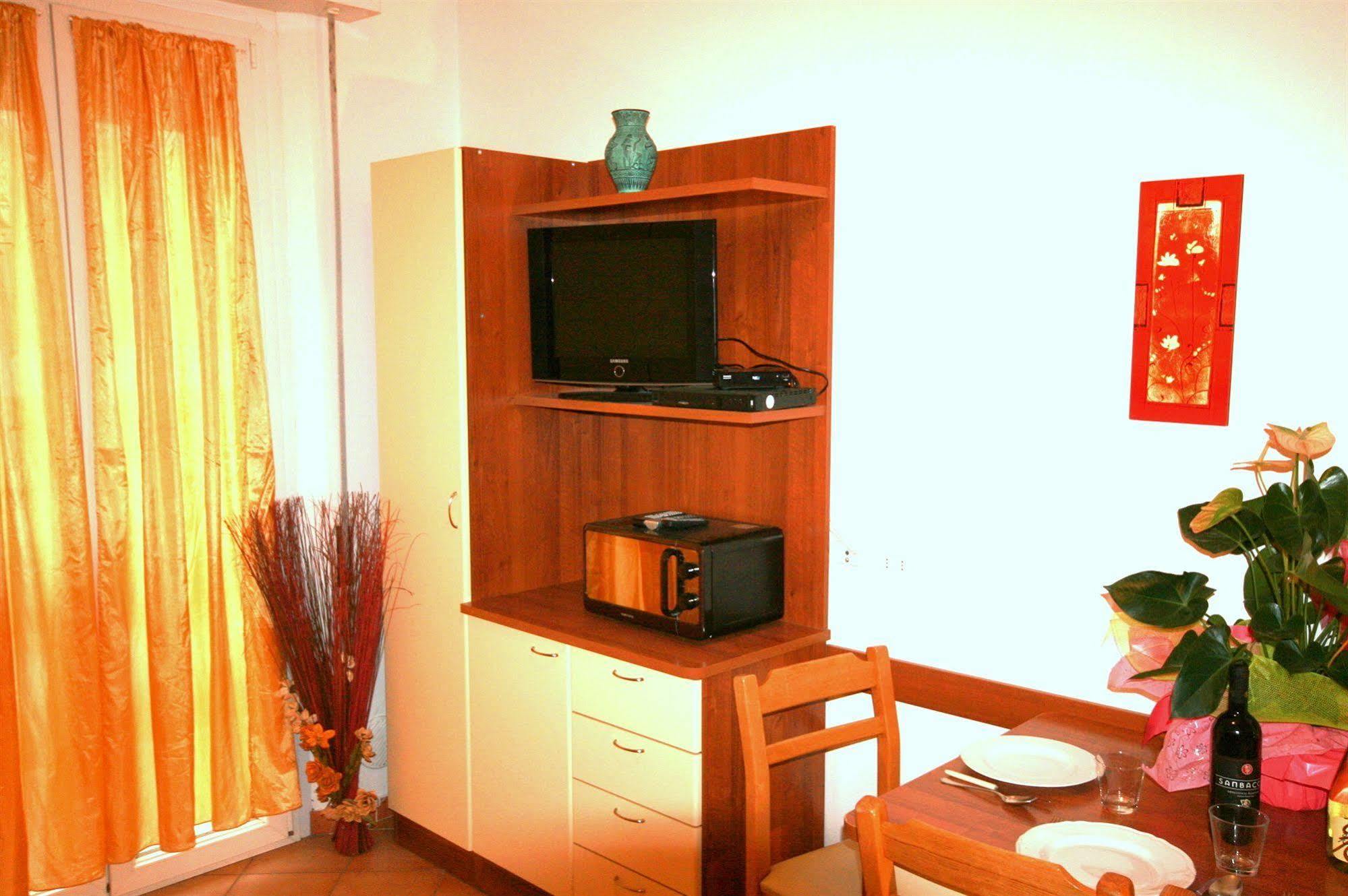 Residence Algarve Ріміні Екстер'єр фото