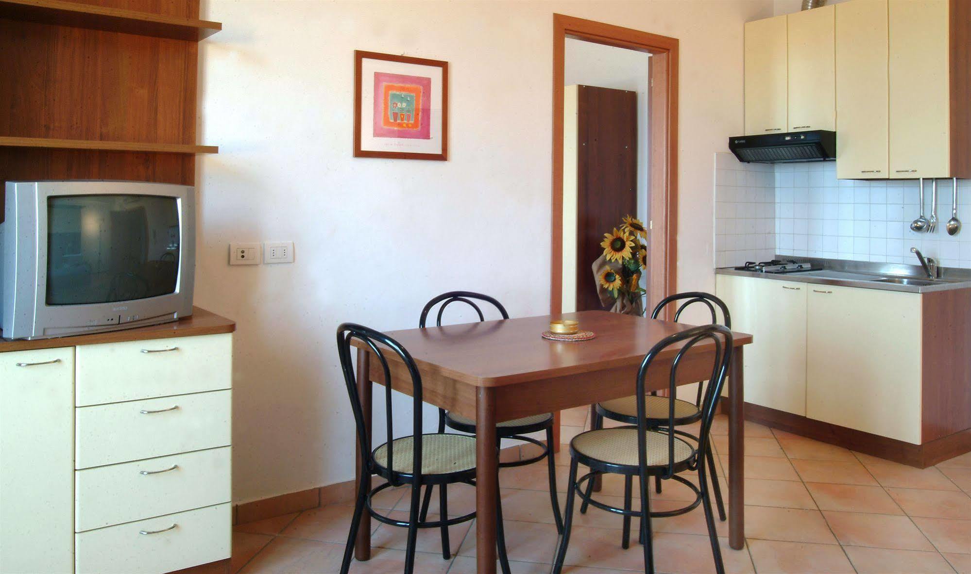 Residence Algarve Ріміні Екстер'єр фото