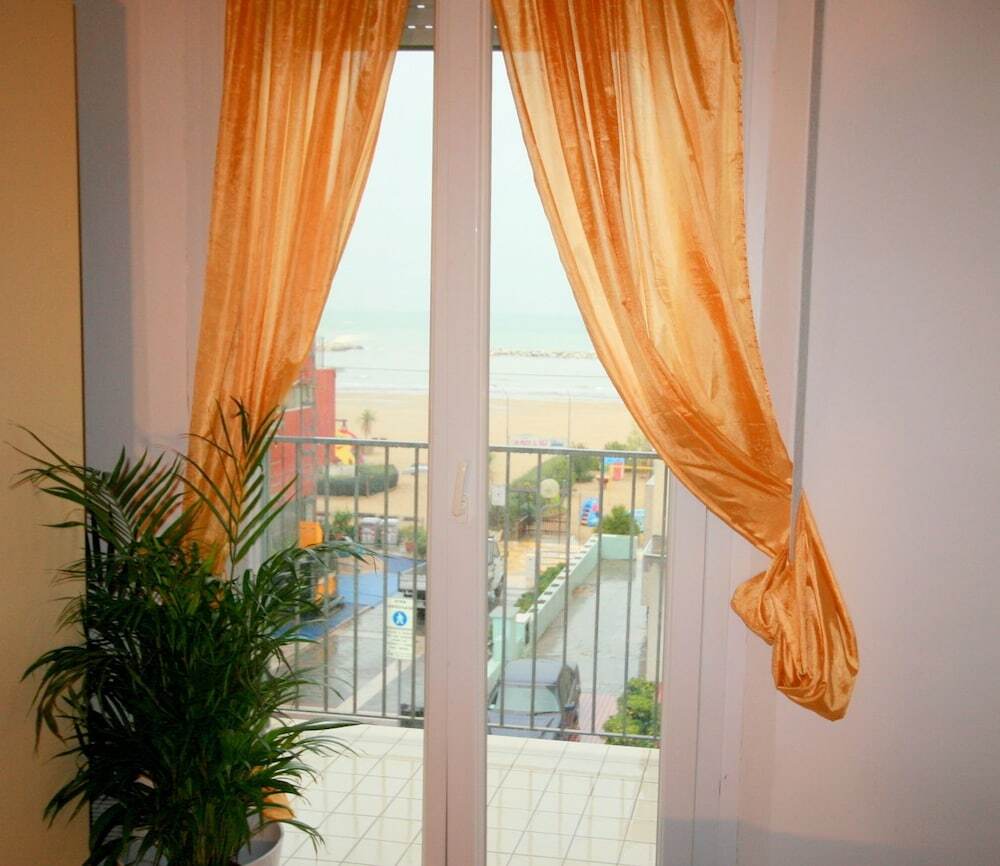 Residence Algarve Ріміні Екстер'єр фото