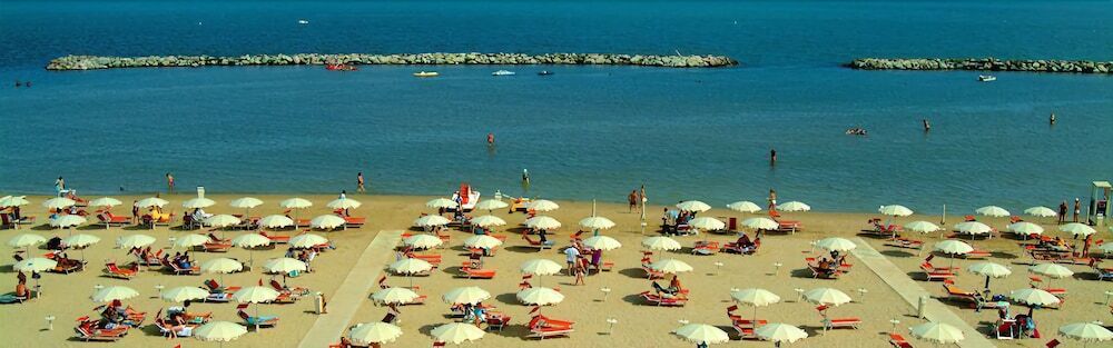 Residence Algarve Ріміні Екстер'єр фото
